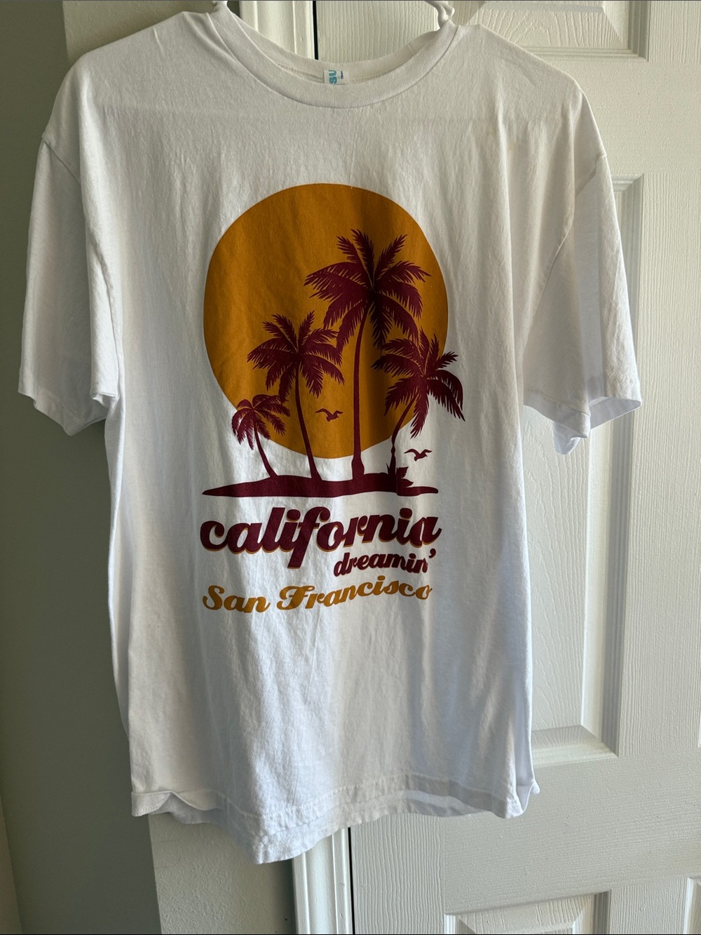 California Dreamin' San Francisco Graphic Tee - White with Gold & Burgundy